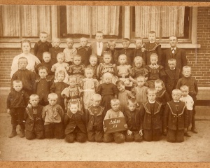 schoolfoto van fam. Regien.jpg